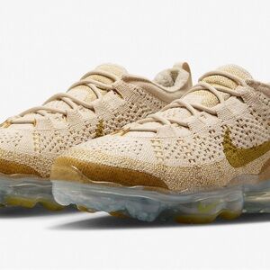 Nike Air VaporMax Flyknit Beige Gold Athletic Shoes